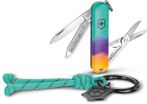 Нож-брелок Victorinox Classic SD Paris Style, 58 мм, 7 функций, бирюзовый (подар.коробка) 0.6223.E222 от прозводителя Victorinox