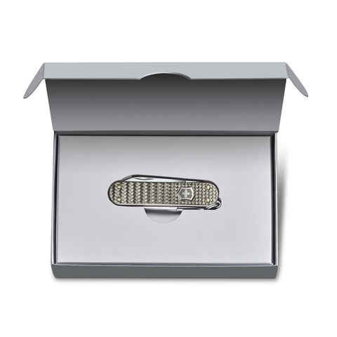 Нож-брелок Victorinox Classic SD Precious Alox, 58 мм, 5 функций, "Infinite Grey" (подар. упаковка) 0.6221.4031G от прозводителя Victorinox